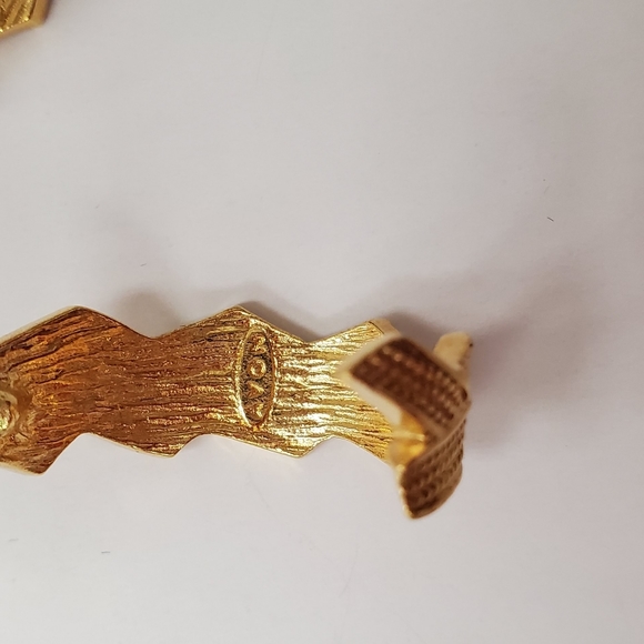 Jewelry - Picture 3 of 3